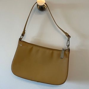 Adorable small leather bag by Mario Hernandez